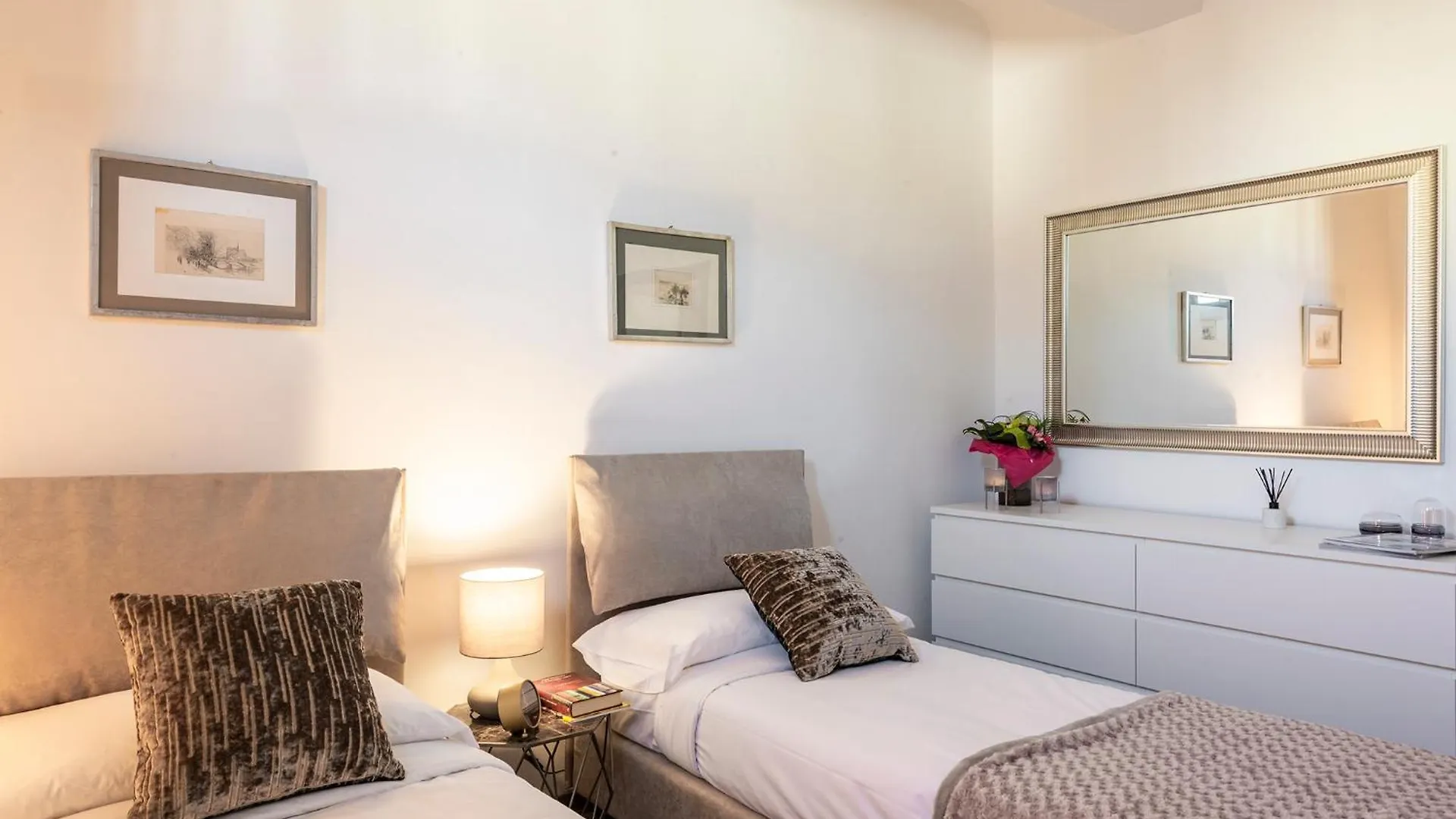 Apartments Florence San Niccolo View